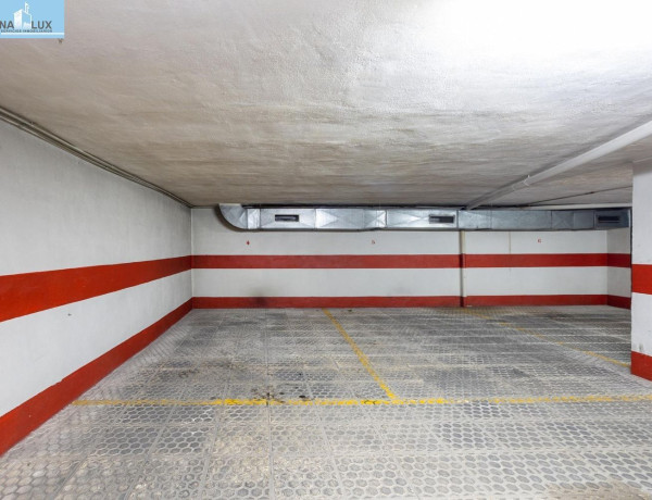 Garaje en venta en Avenida de la Constitución , Granada photo 1