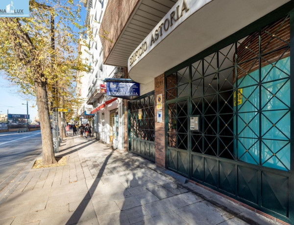 Garaje en venta en Avenida de la Constitución , Granada thumbnail 2