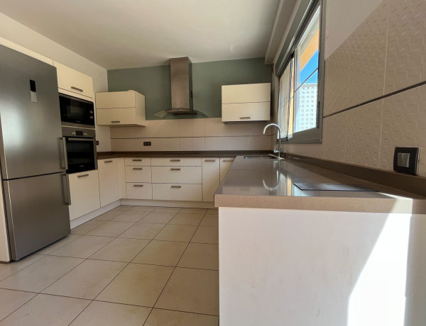 Semi-detached house for sale in Calle Cedro , Santa Lucía de Tirajana photo 1