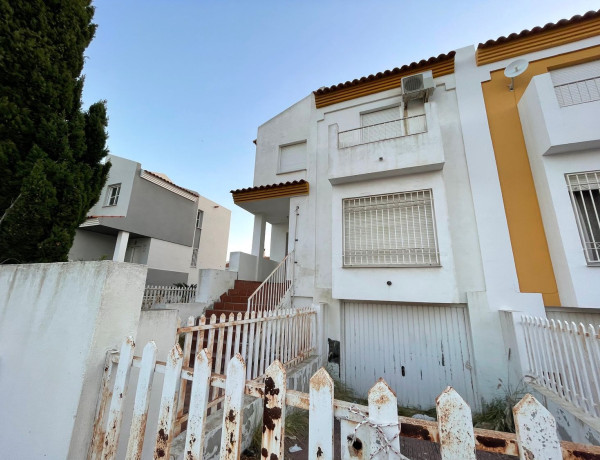 Таунхаус на продажу в  Calle Kiwi s/n , Vélez-Malaga photo 4