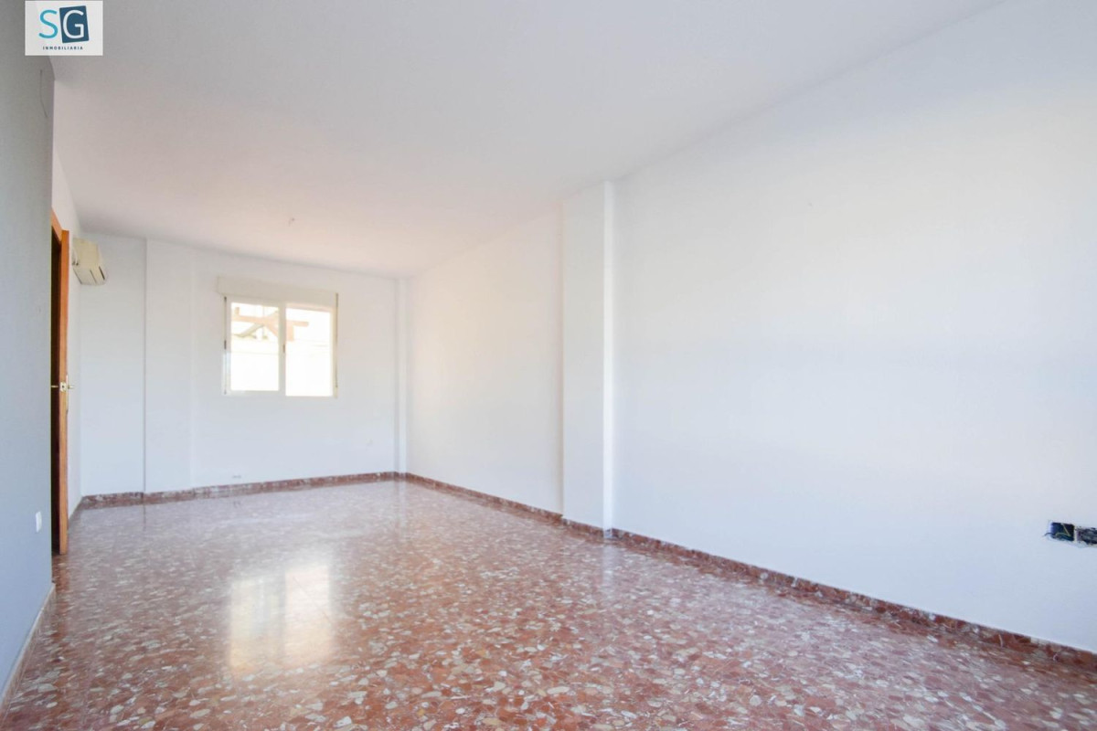 Venta de chalet adosado en , Atarfe photo 3