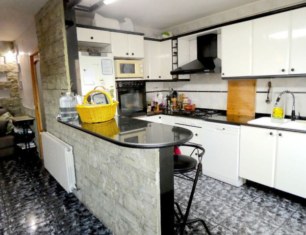 Apartment for sale in  Mercat , Rubí photo 1