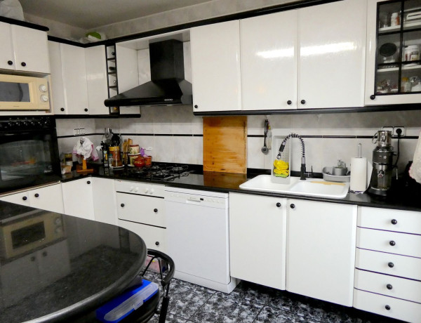 Apartment for sale in  Mercat , Rubí photo 3