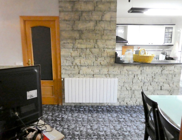 Apartment for sale in  Mercat , Rubí photo 4