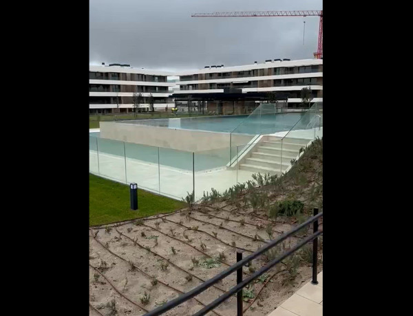 Bajo en venta en C. de la Carrascosa, La Moraleja thumbnail 1