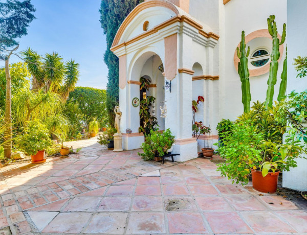 Detached villa for sale in Selwo , Estepona thumbnail 2