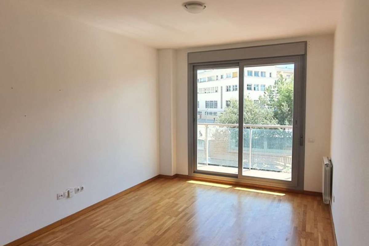 Venta de piso en MAGALLANES, Rubí
photo 1