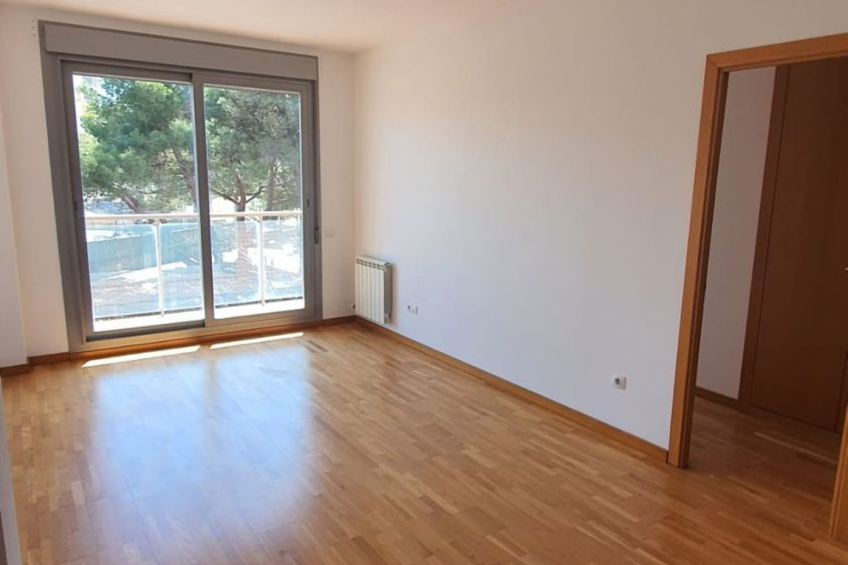 Venta de piso en MAGALLANES, Rubí
photo 2