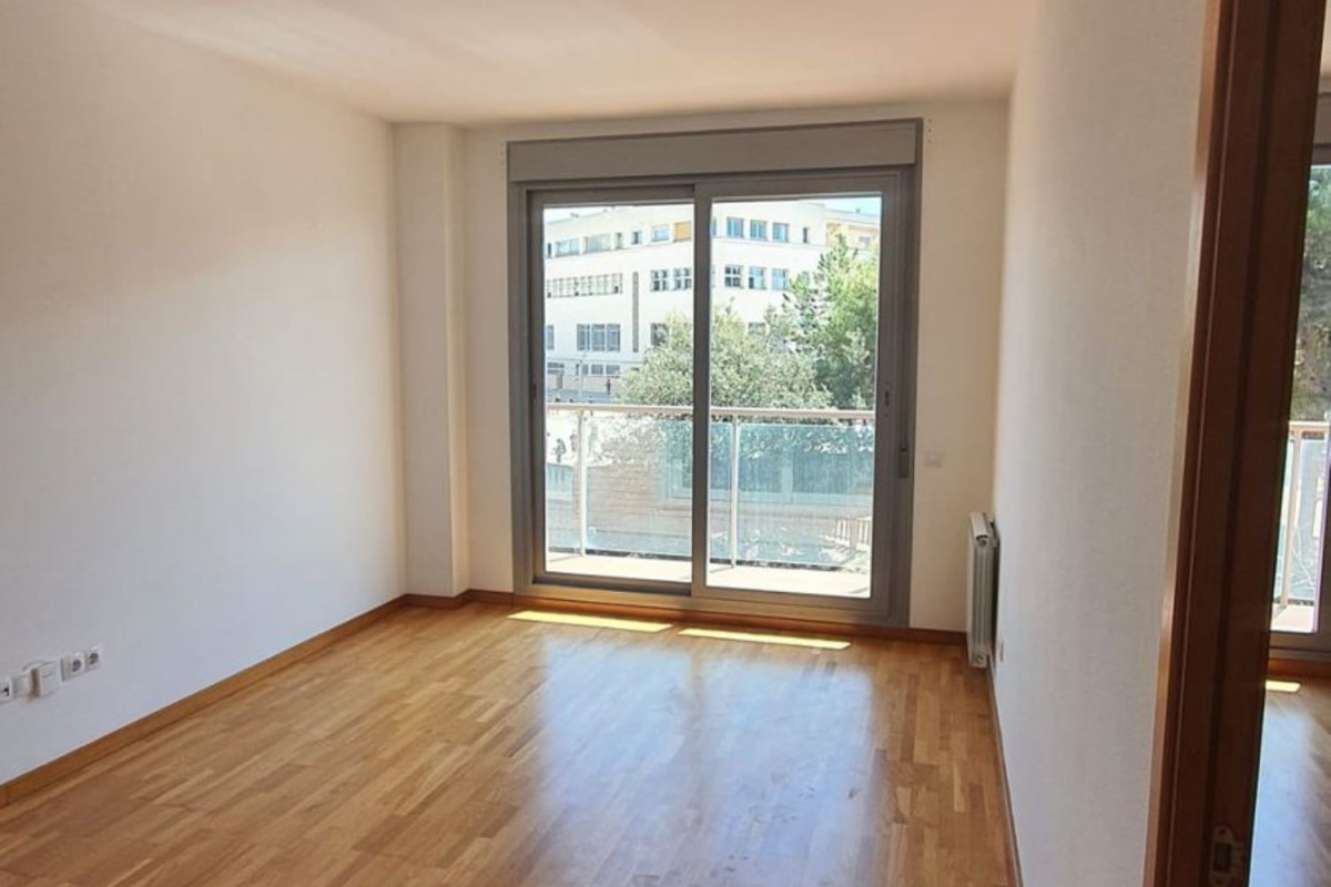 Venta de piso en MAGALLANES, Rubí
photo 3