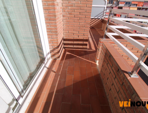 Piso en venta en Santiago Ramon y Cajal, Hospitalet de Llobregat thumbnail 2