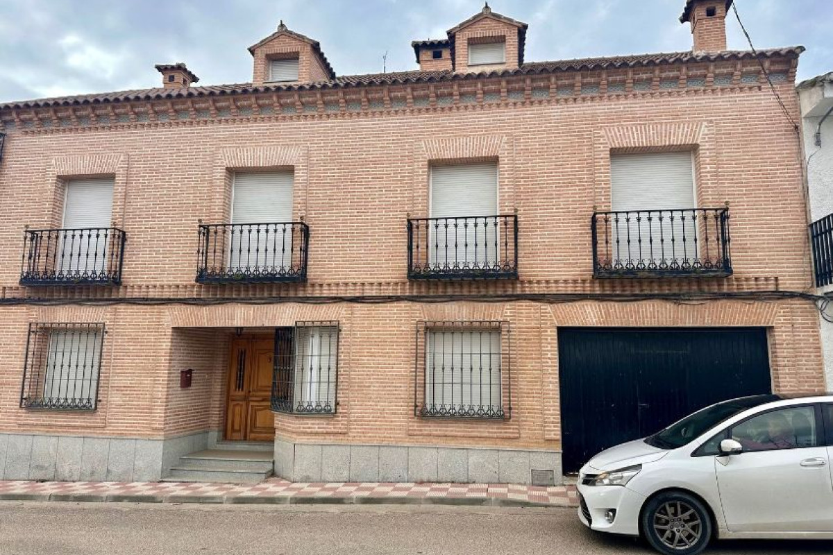 Sale of townhouse in , Arcicollar photo 1