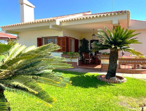 Chalet independiente en venta en Sector Laguna del Sopeton, Almonte photo 1