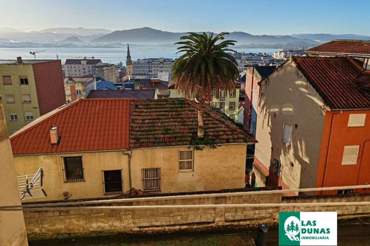 Sale of apartment in Zona Mª Cristina, Santander
photo 2