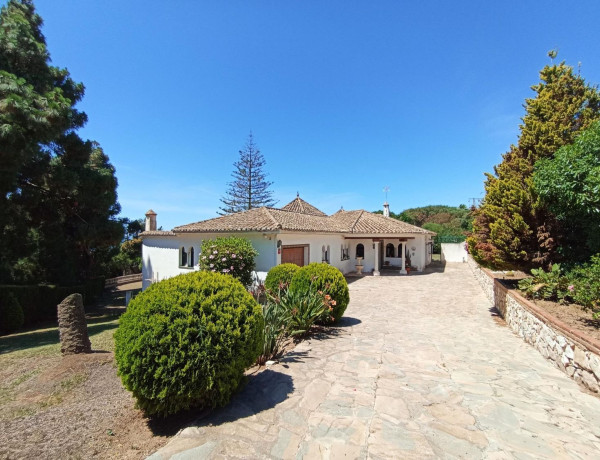 Chalet independiente en venta en Calle Vistamar, Mijas thumbnail 1