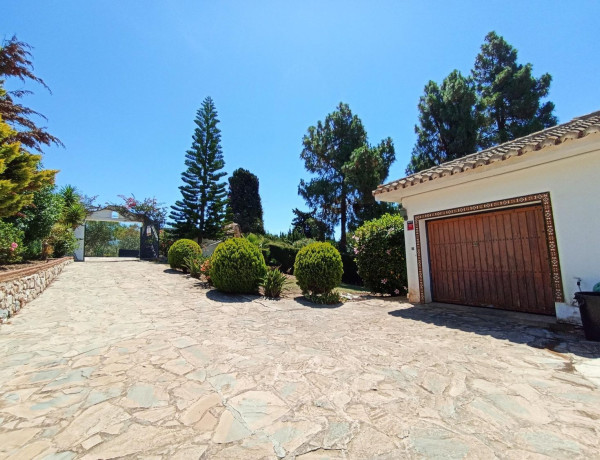 Chalet independiente en venta en Calle Vistamar, Mijas thumbnail 2