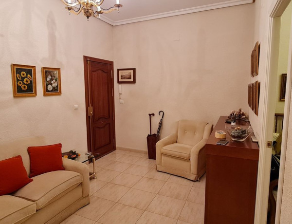 Продажа квартиры в Calle Infanta Doña María, Distrito Ciudad Jardín photo 1