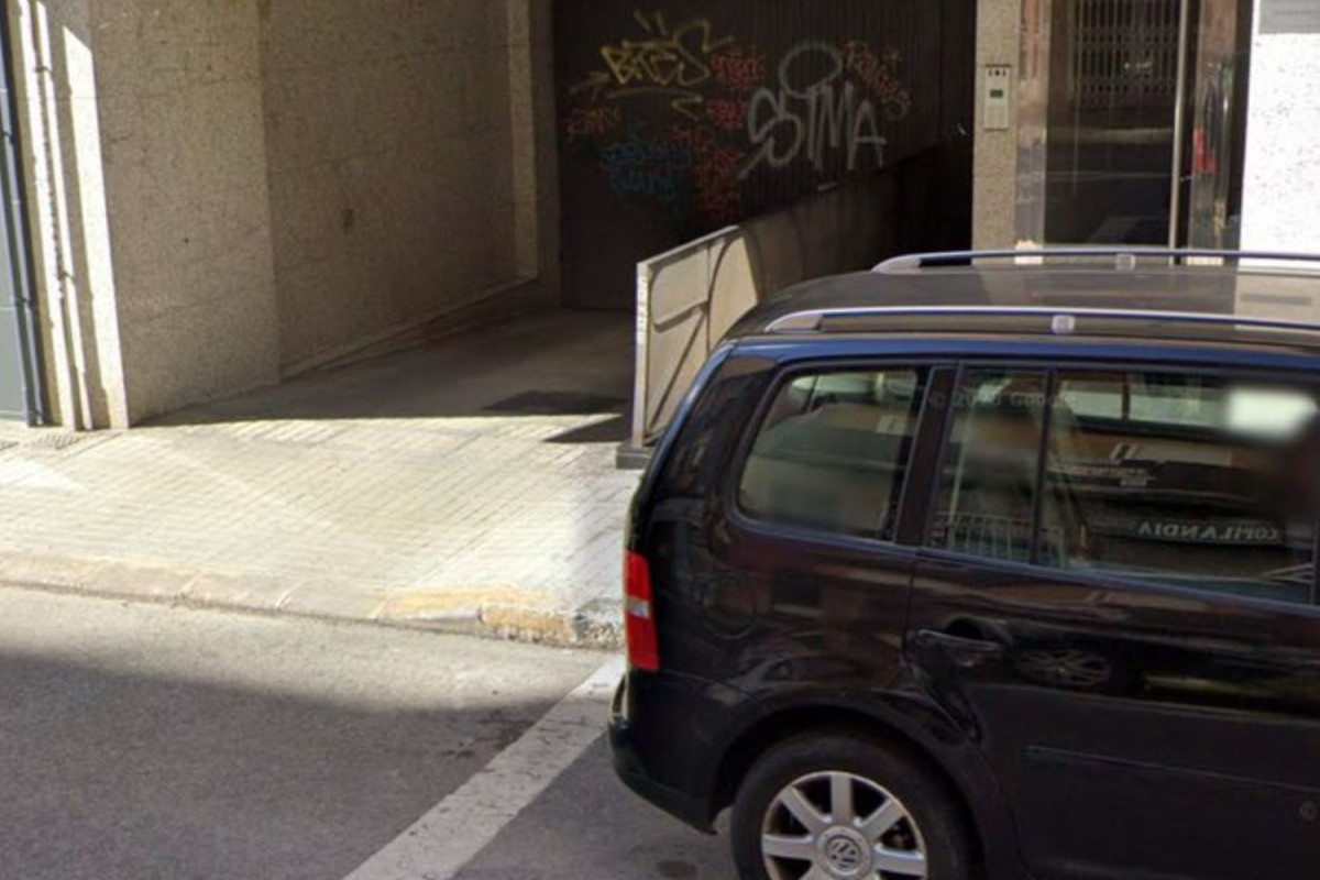 Venta de garaje en  Calle Cristóbal Sanz, 43 , Elche / Elx photo 2