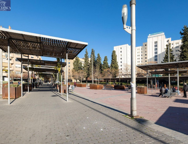 Garaje en venta en Avenida de la Constitución , Granada thumbnail 2