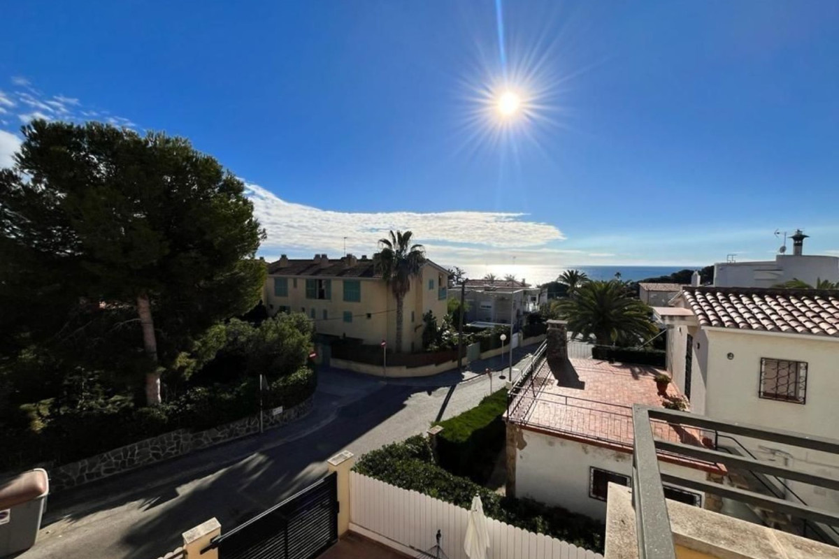 Venta de chalet adosado en Calle del Piei , Torredembarra photo 2