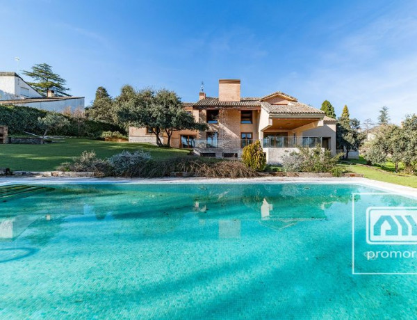 Chalet independiente en venta en  Urb. Pueblo - Bularas, Pozuelo de Alarcón photo 1