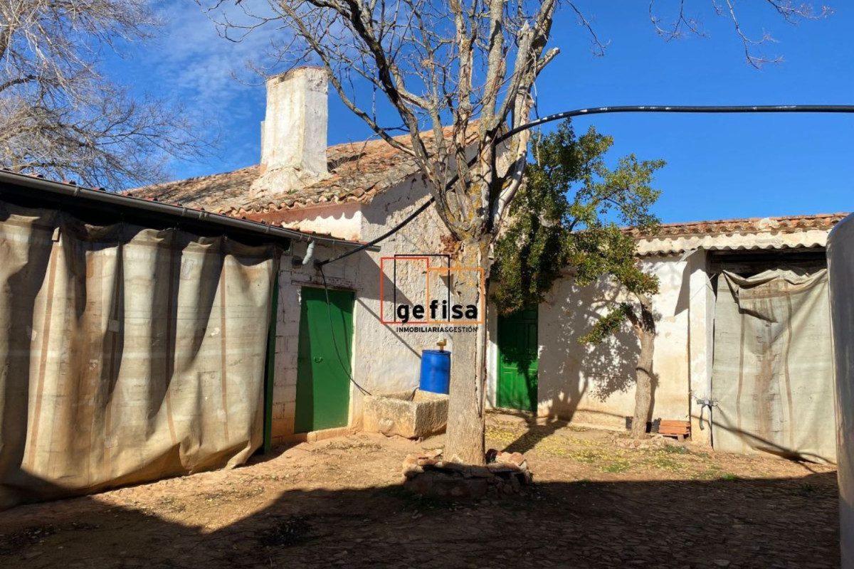 Terreno en venta en Valdepeñas, Ciudad Real photo 2
