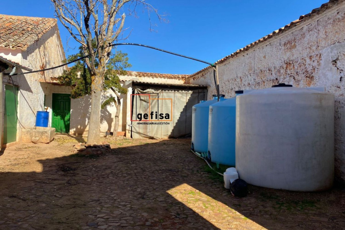 Terreno en venta en Valdepeñas, Ciudad Real photo 4