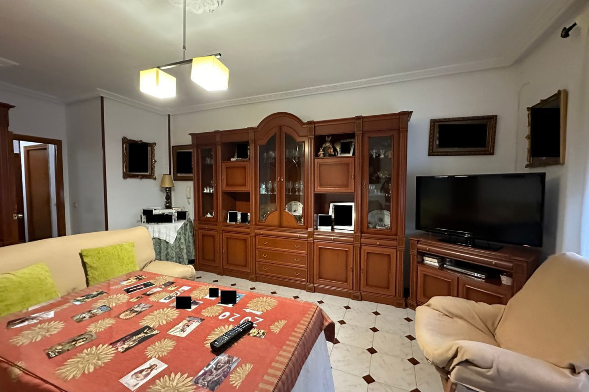 Piso en venta en calle Cazorla, Уэбеда
photo 2