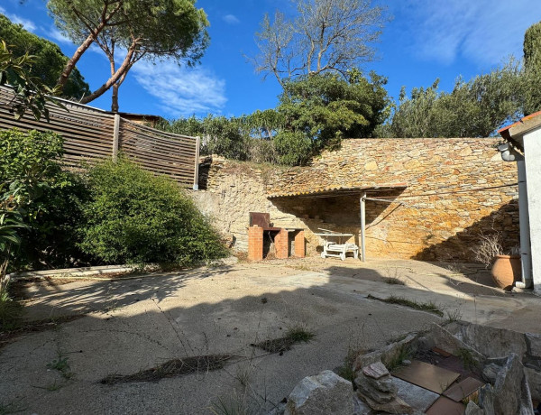 Casa de pueblo en venta en Centre Poble s/n thumbnail 2