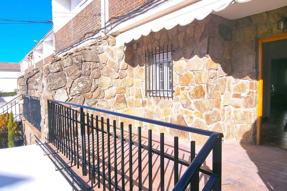 Sale of townhouse in , Guadalix de la Sierra photo 2