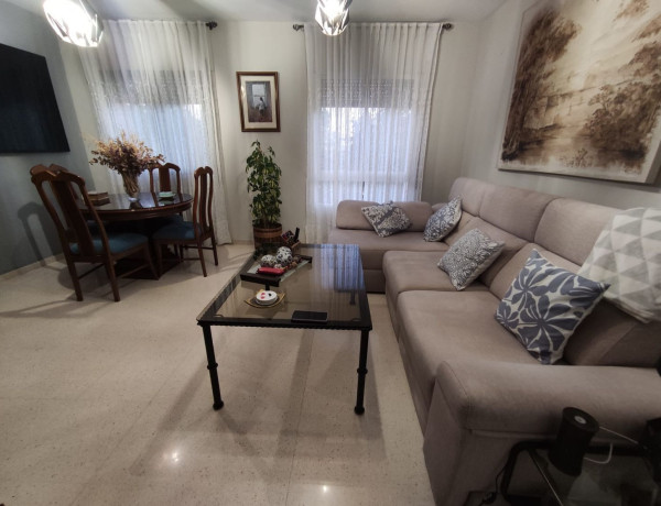 Piso en venta en  Calle Alcalá Zamora, 24, Distrito Santa Rosa - Valdeolleros photo 1