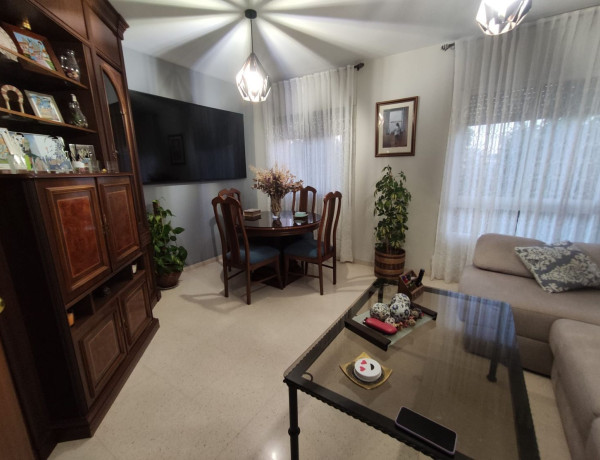 Piso en venta en  Calle Alcalá Zamora, 24, Distrito Santa Rosa - Valdeolleros photo 2