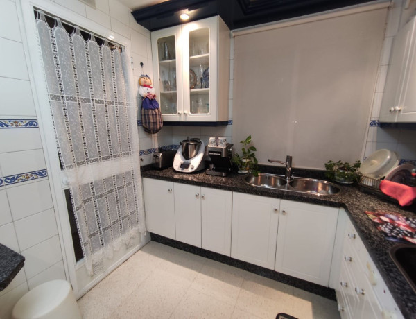 Piso en venta en  Calle Alcalá Zamora, 24, Distrito Santa Rosa - Valdeolleros photo 3