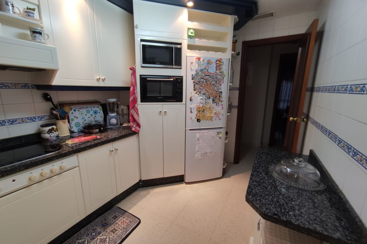 Sprzedaż mieszkania w Calle Alcalá Zamora, 24, Distrikt Santa Rosa - Valdeolleros
 photo 4