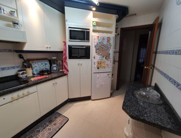 Piso en venta en  Calle Alcalá Zamora, 24, Distrito Santa Rosa - Valdeolleros photo 4