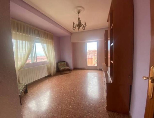 Piso en venta en , Lardero photo 1