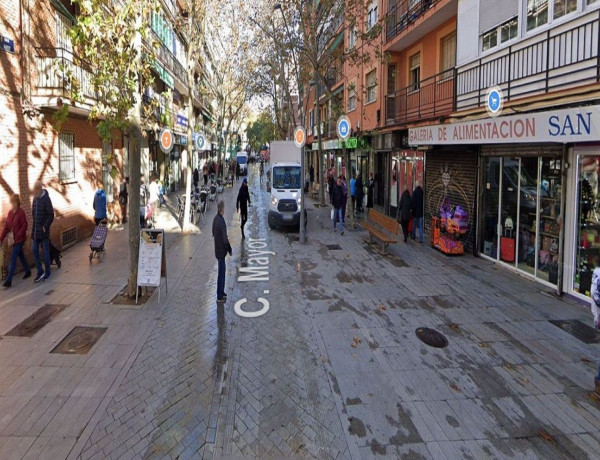 Local en venta en Casco Antiguo photo 3