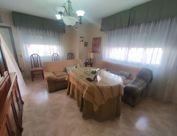 Piso en venta en  Calle Don Lope de los Ríos, 10, Distrito Santa Rosa - Valdeolleros photo 1