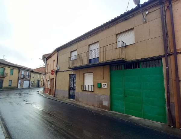 Коттедж на продажу в , Santa Cristina de la Polvorosa photo 1