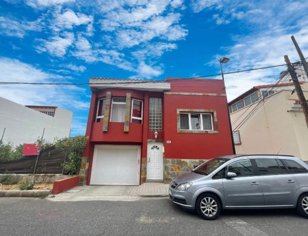 Chalet adosado en venta en  Calle Montaña de Humiaga, 67 , Arucas photo 1