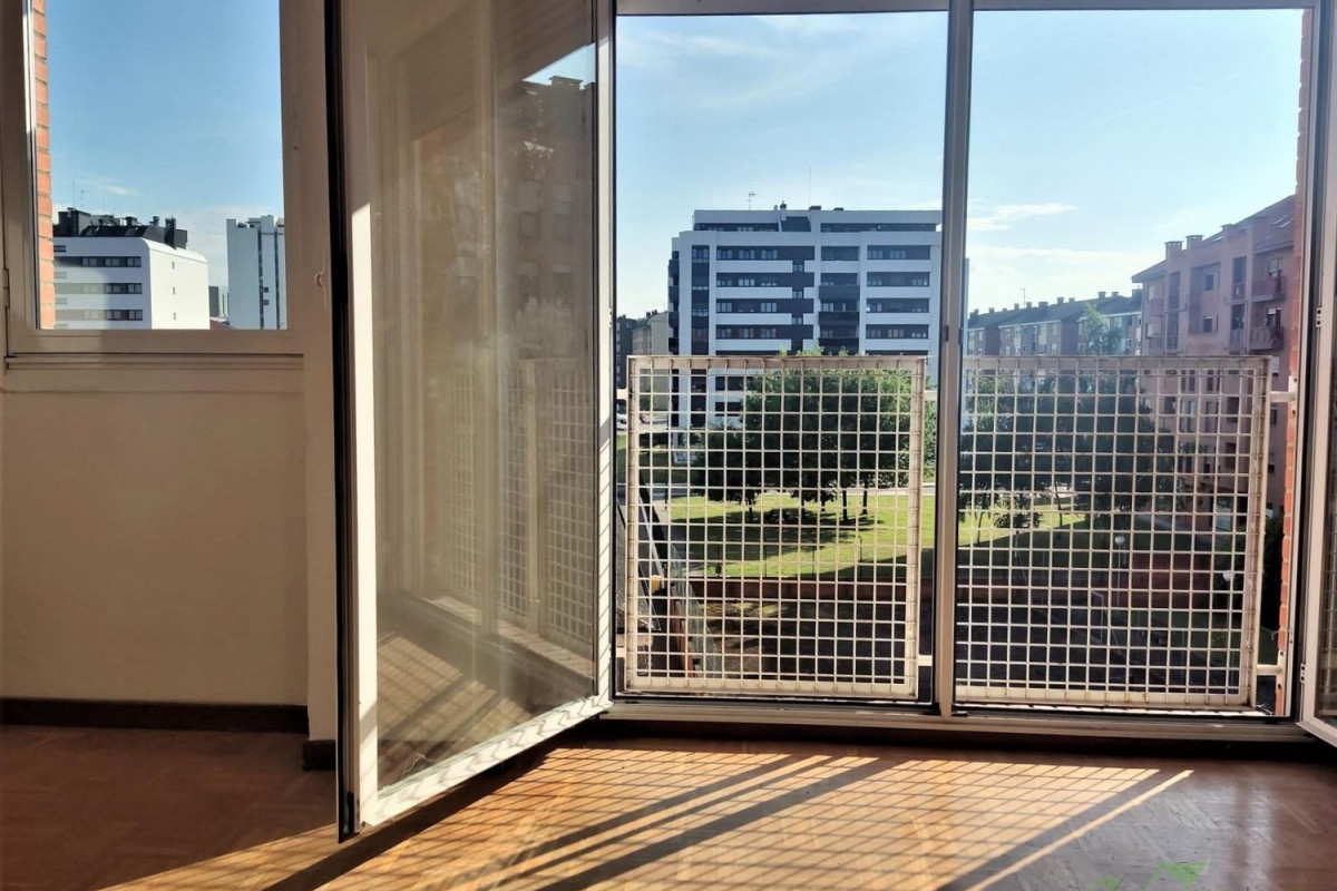 Venta de piso en Calle de Eduardo de Fraga Torrejón, Oviedo
photo 3
