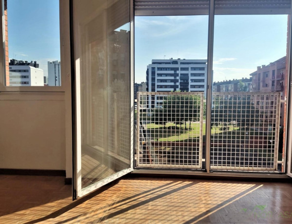 Продажа квартиры в Calle de Eduardo de Fraga Torrejón, Oviedo thumbnail 2