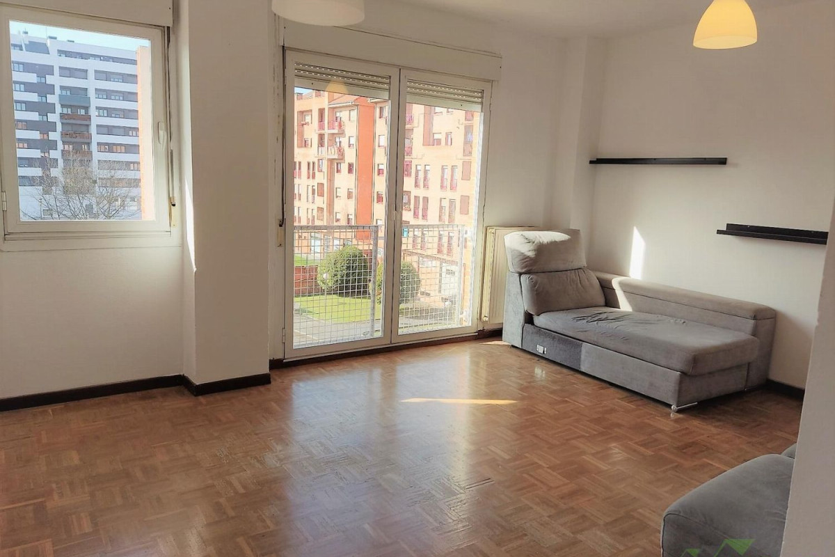 Venta de piso en Calle de Eduardo de Fraga Torrejón, Oviedo
photo 5