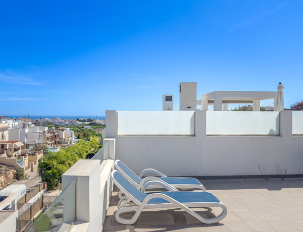 Chalet adosado en venta en Avda Pescia - Ctra de Frigiliana , Nerja thumbnail 1