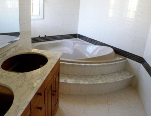 Chalet independiente en venta en Playa del Esparto-Veneziola , La Manga Del Mar Menor thumbnail 2