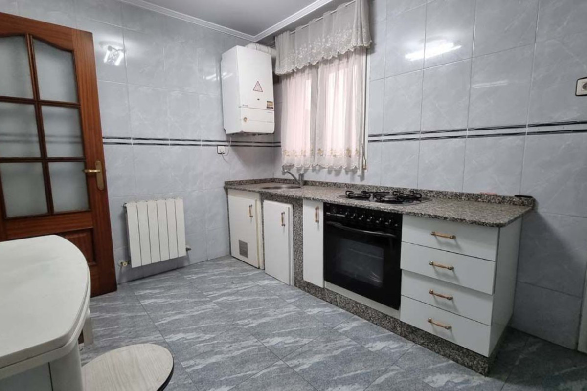 Piso en venta en Albeniz, San Martín del Rey Aurelio
 photo 2