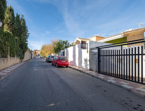 Chalet independiente en venta en Calle Río Duero, 74, Las Gabias thumbnail 1