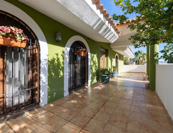 Chalet independiente en venta en Calle Río Duero, 74, Las Gabias thumbnail 2