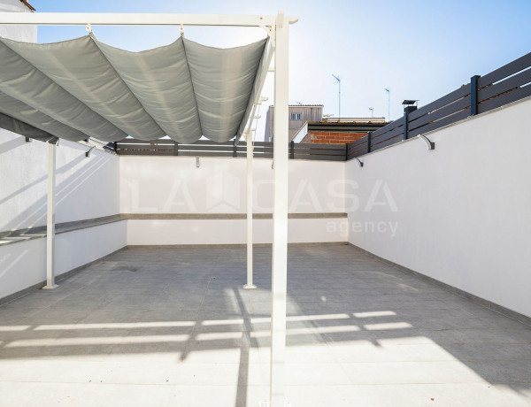 Bajo en venta en Calle de Santa Teresa, Gavà photo 1