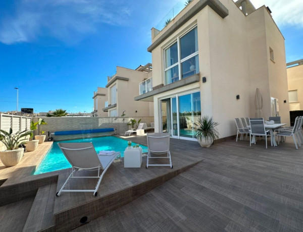Chalet independiente en venta en  Centro , Torrevieja photo 4