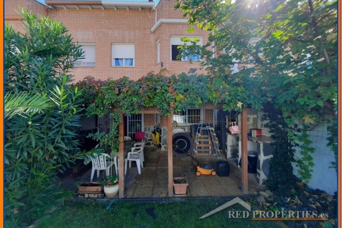 Venta de chalet adosado en , Chozas de Canales photo 2